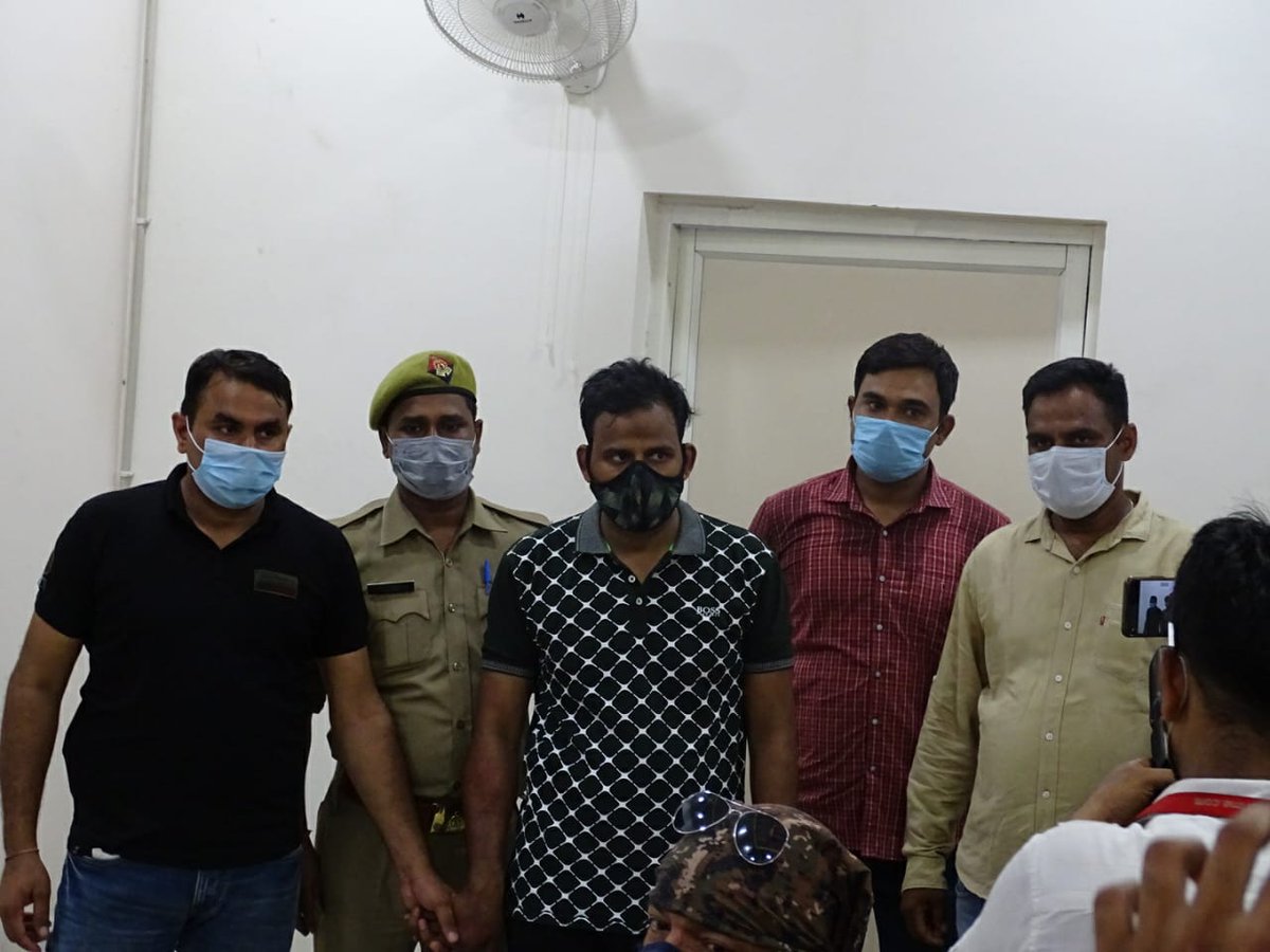 POLICE COMMISSIONERATE GHAZIABAD (@ghaziabadpolice) on Twitter photo рдерд╛рдирд╛ рд▓реЛрдиреА рдкреБрд▓рд┐рд╕ рд╡ рдХреНрд░рд╛рдЗрдо рдмреНрд░рд╛рдВрдЪ рд╢рд╛рдЦрд╛ рджреНрд╡рд╛рд░рд╛ рджрд┐0 27/28.06.21 рдХреА рд░рд╛рддреНрд░рд┐ рдХреЛ рд╣реБрдИ рд╣рддреНрдпрд╛ рдХреА рдШрдЯрдирд╛ рдХрд╛ рдХрд┐рдпрд╛ рд╕рдлрд▓ рдЕрдирд╛рд╡рд░рдг,рдЕрднрд┐рдпреБрдХреНрдд рдордп рдЖрд▓рд╛рдХрддреНрд▓ рдкрд┐рд╕реНрдЯрд▓ рд╕рд╣рд┐рдд рдЧрд┐рд░рдлреНрддрд╛рд░ ред
<a href="/UPGovt/">Government of UP</a>
<a href="/Uppolice/">UP POLICE</a>
<a href="/PrashantK_IPS90/">Prashant Kumar IPS</a>
<a href="/adgzonemeerut/">ADG ZONE MEERUT</a>
@igrangemeerut
<a href="/amitpathak09/">Amit Pathak</a> рдерд╛рдирд╛ рд▓реЛрдиреА рдкреБрд▓рд┐рд╕ рд╡ рдХреНрд░рд╛рдЗрдо рдмреНрд░рд╛рдВрдЪ рд╢рд╛рдЦрд╛ рджреНрд╡рд╛рд░рд╛ рджрд┐0 27/28.06.21 рдХреА рд░рд╛рддреНрд░рд┐ рдХреЛ рд╣реБрдИ рд╣рддреНрдпрд╛ рдХреА рдШрдЯрдирд╛ рдХрд╛ рдХрд┐рдпрд╛ рд╕рдлрд▓ рдЕрдирд╛рд╡рд░рдг,рдЕрднрд┐рдпреБрдХреНрдд рдордп рдЖрд▓рд╛рдХрддреНрд▓ рдкрд┐рд╕реНрдЯрд▓ рд╕рд╣рд┐рдд рдЧрд┐рд░рдлреНрддрд╛рд░ ред
<a href="/UPGovt/">Government of UP</a>
<a href="/Uppolice/">UP POLICE</a>
<a href="/PrashantK_IPS90/">Prashant Kumar IPS</a>
<a href="/adgzonemeerut/">ADG ZONE MEERUT</a>
@igrangemeerut
<a href="/amitpathak09/">Amit Pathak</a>