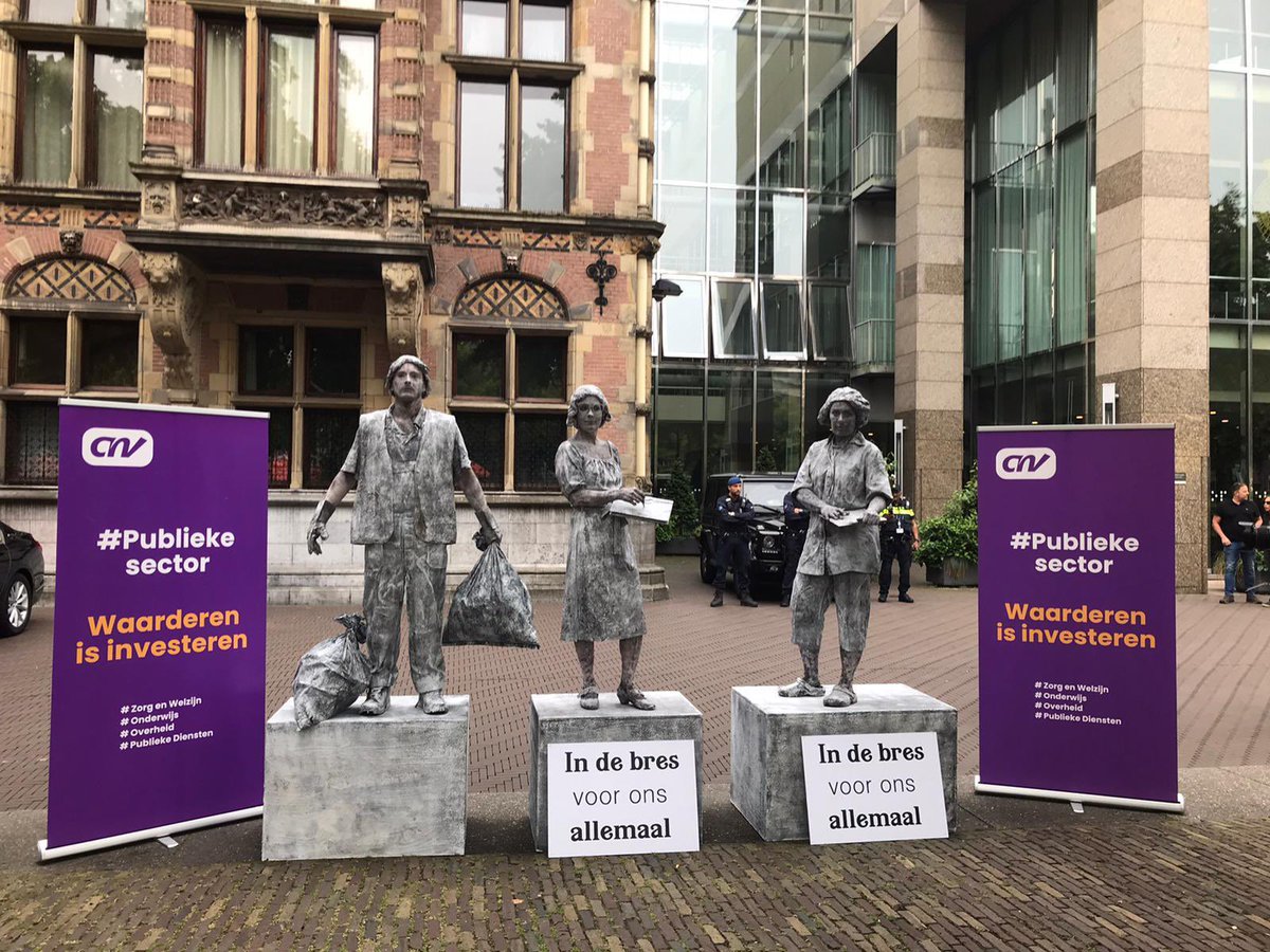 CNV staat vandaag in Den Haag, want #waarderenisinvesteren! Voor leidinggevenden in het onderwijs bleek de afgelopen maanden des te meer dat een kapitaalinjectie niet volstaat. Het vergt een structurele inzet om de leraren- en schoolleiderstekorten in het onderwijs aan te pakken.