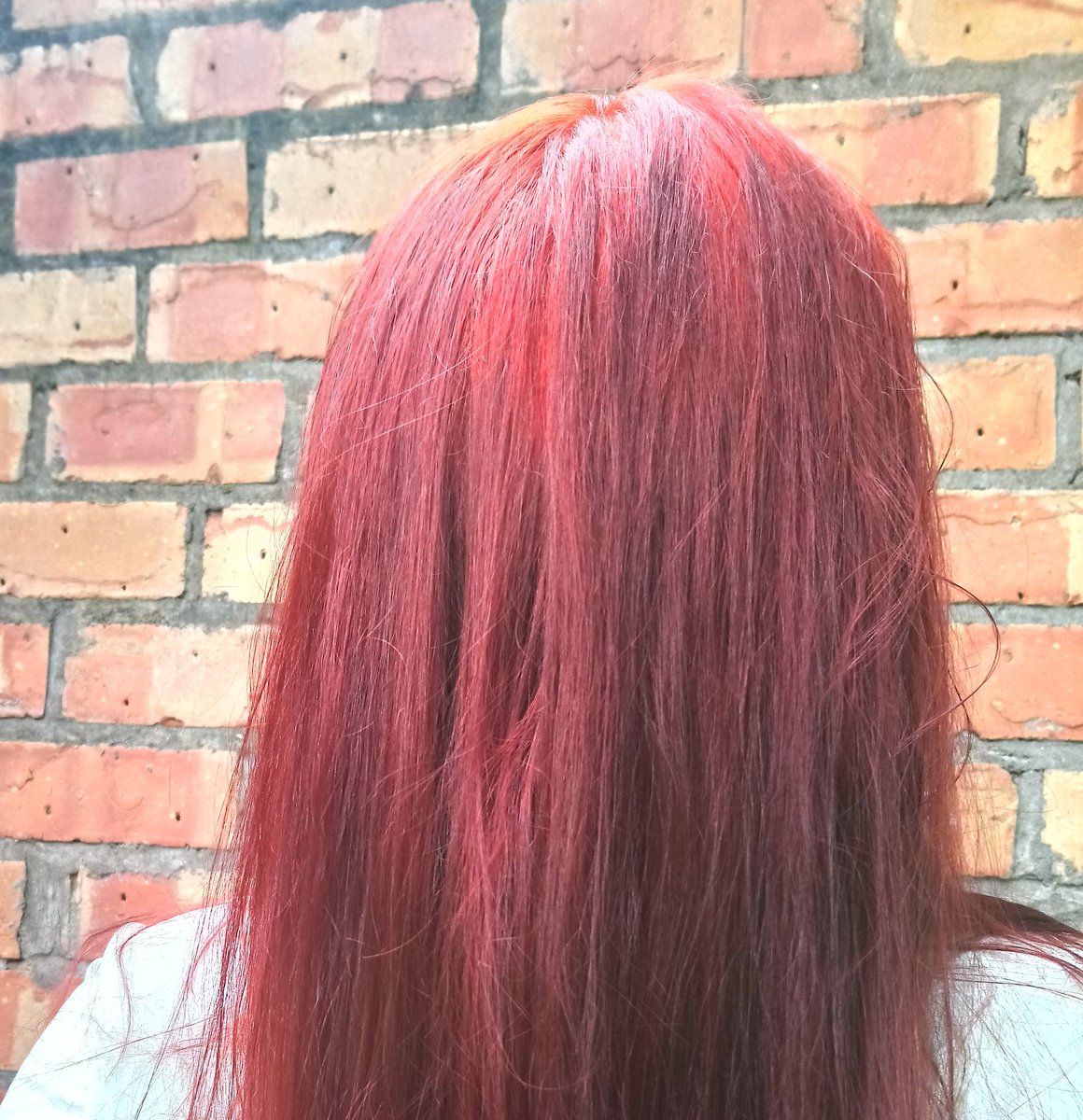 The_LizMarshall's tweet photo. Decided to dye my hair again 🤣
This time I decided to give @schwarzkopf Live #RealRed a try this time.
Pretty pleased with the results especially as it's over a slightly darker other colour. 😊
#SchwarzkopfLive #LoveColour #hairdye https://t.co/qPhjXEoNSS
