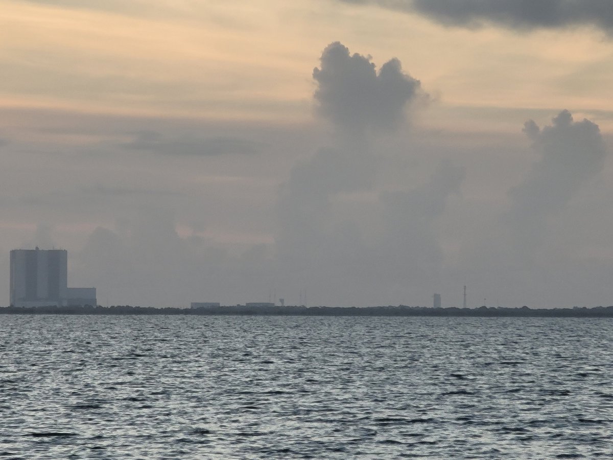 SpaceCoastSkies's tweet photo. It's launch day! #SpaceX is set to launch the #Transporter2 rideshare mission @ 2:56p today and we get treated to a landing at #LZ1. If you're in the south end of Titusville look to the south of the #VAB, #LC40 is the pad #sonicbooms #SpaceCoastSkies #StormHour #flwx #Falcon9 https://t.co/CV3TC5eOVY