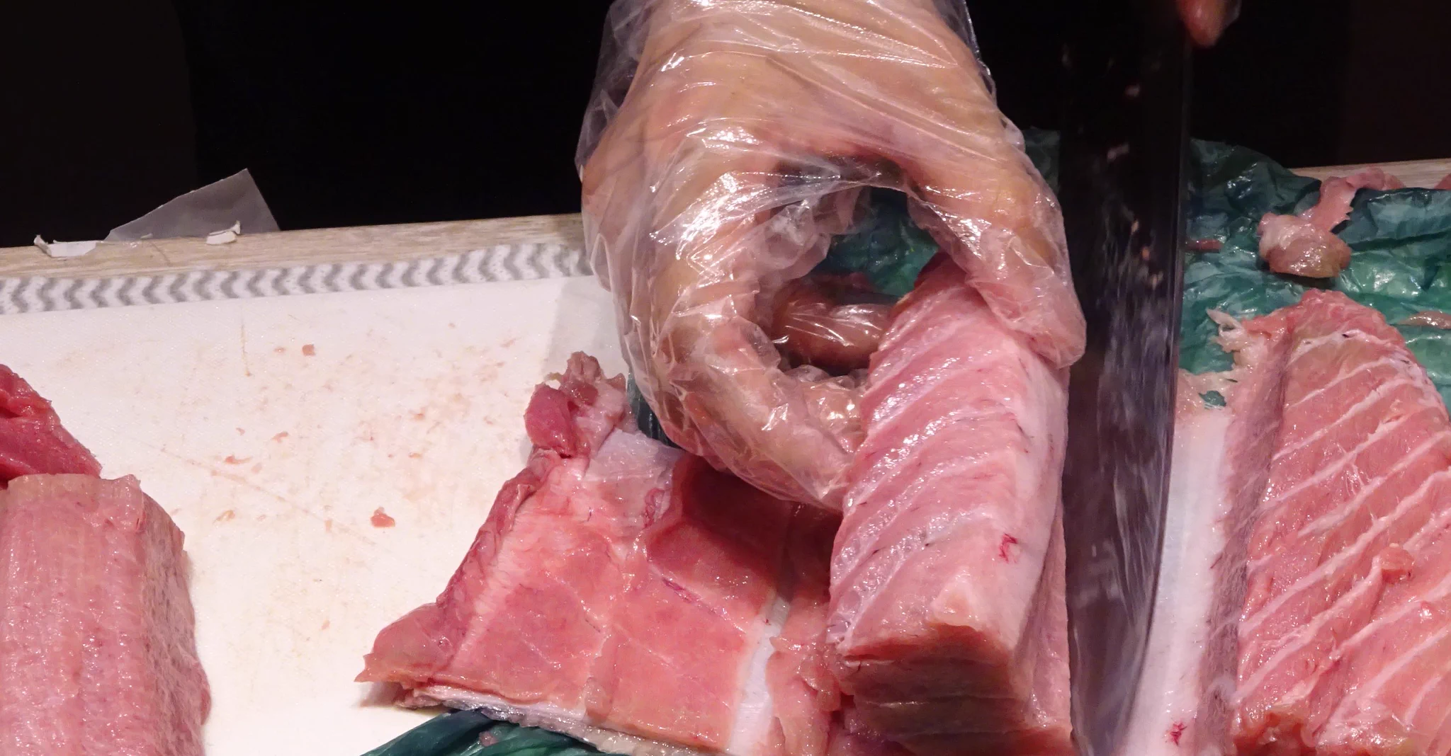 名古屋のイベントで寿司握ってくれるV系バンドマン、ガチで捌いててかっこいい！