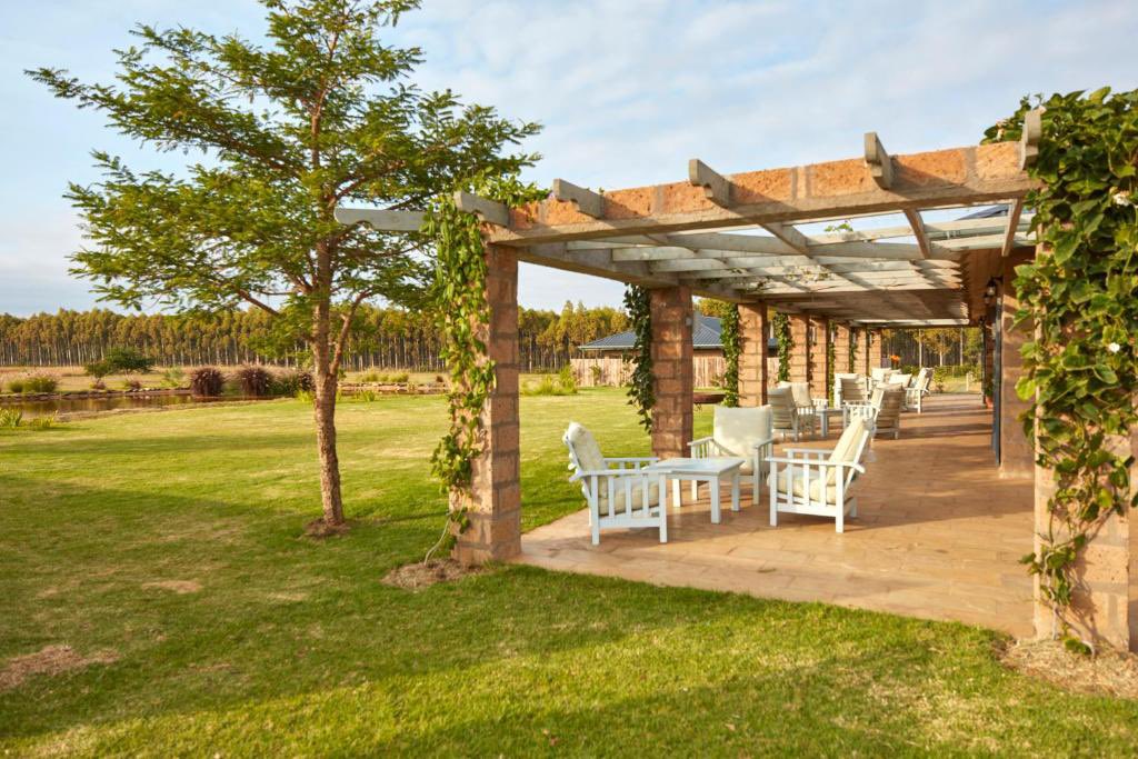 pinkanddaisytr1's tweet photo. Sights and sounds of Nanyuki.#soames is a very private cottage that provides comfort and adventure with a remakable experience in the wild.
Need a getaway, get in touch with us today
Info@pinkanddaisytravel.com or call 0703128891
#kenya #nanyuki #mtkenya #discoverearth #discover https://t.co/OhRFuoCUxm