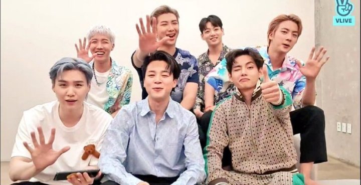 child_ig's tweet photo. They're the happy pills 😭 we got a BTS LIVE on Vlive and we're blessed. They all looks so fine please. Yoongi said he we can get the Billboard #1 in next (6th week) also. And What Yoongi Wants Yoongi Gets 😌Taehyung reads the comment "marry me Yoongi" and his reaction was-🤡 https://t.co/3iMZD4Hlei