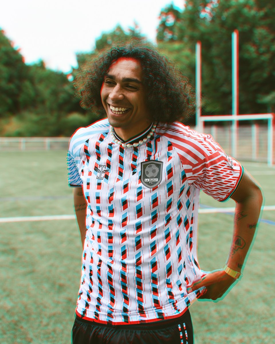 icarus_football's tweet photo. L E   B A L L O N   FC

We've partnered with Le Ballon FC to create their virtual jersey from FIFA 21's Ultimate Team!

Inspired by 3D graphics and video games, the jersey even has a lenticular crest that changes color as it moves.

It's in the game (and now out of it too).

🎮⚽ https://t.co/8SnpQDooCu