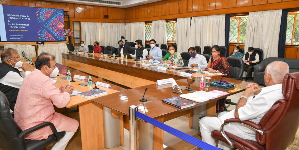 SanyuktaSam1's tweet image. #SDGIndiaIndex In focus in #Karnataka !
Insightful discussions with @CMofKarnataka and senior ministers on priority #SDGs: education, nutrition, sustainable production, and #MPI-multidimensional poverty- action to propel the State towards the top in realising the @GlobalGoalsUN