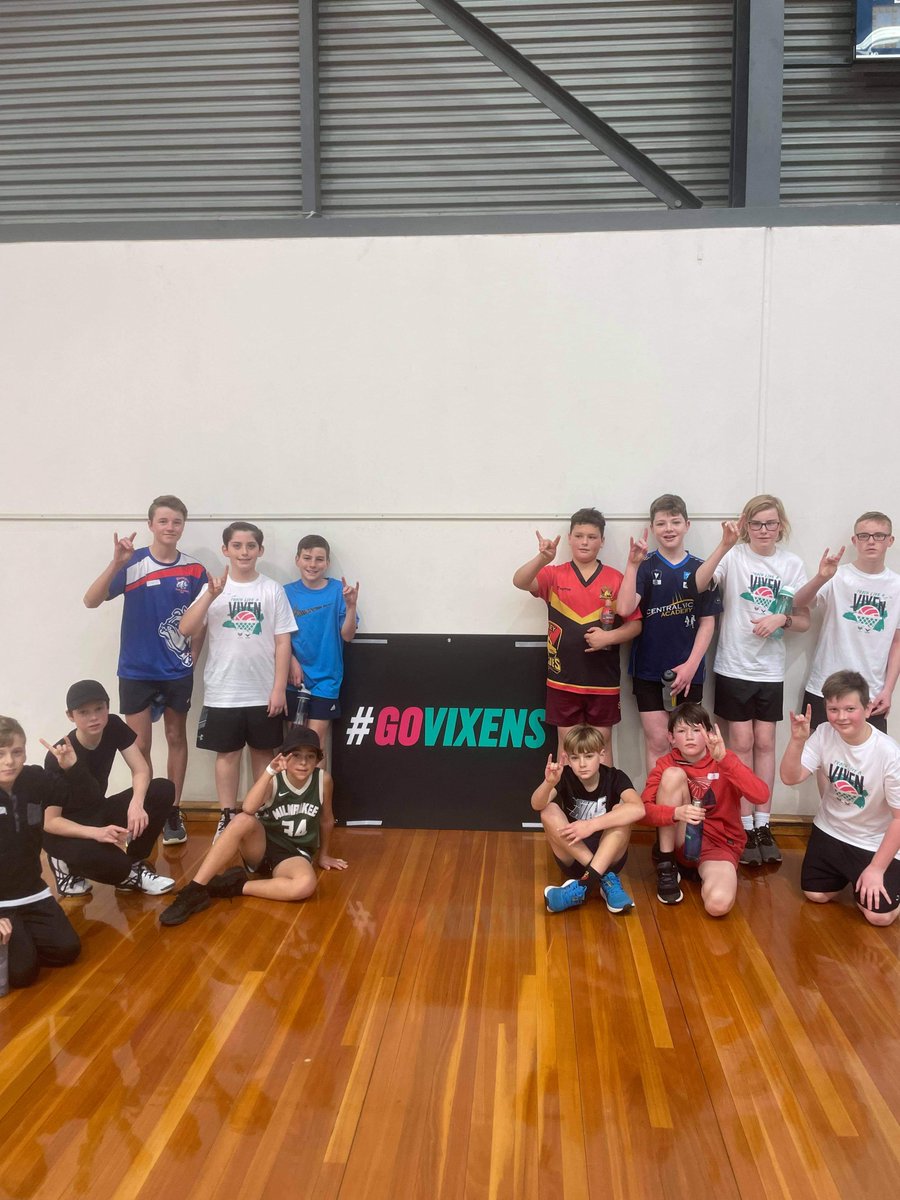 VMMNA_'s tweet photo. Brilliant to see players Jayden Cowling, Jake Dambrauskas & Coach Alexia McConnell assisting the Train Like a Vixen Boys Clinic today. This is the future of #MensNetball!
We thank @MelbourneVixens🦊& @netballvic 🙌 for their continued support of boys playing the sport we all ❤️ https://t.co/kESUg44iTE