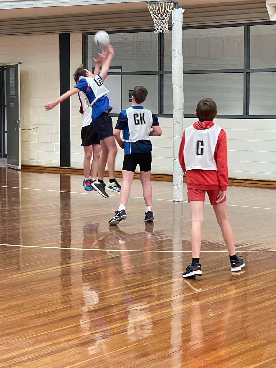 VMMNA_'s tweet photo. Brilliant to see players Jayden Cowling, Jake Dambrauskas & Coach Alexia McConnell assisting the Train Like a Vixen Boys Clinic today. This is the future of #MensNetball!
We thank @MelbourneVixens🦊& @netballvic 🙌 for their continued support of boys playing the sport we all ❤️ https://t.co/kESUg44iTE