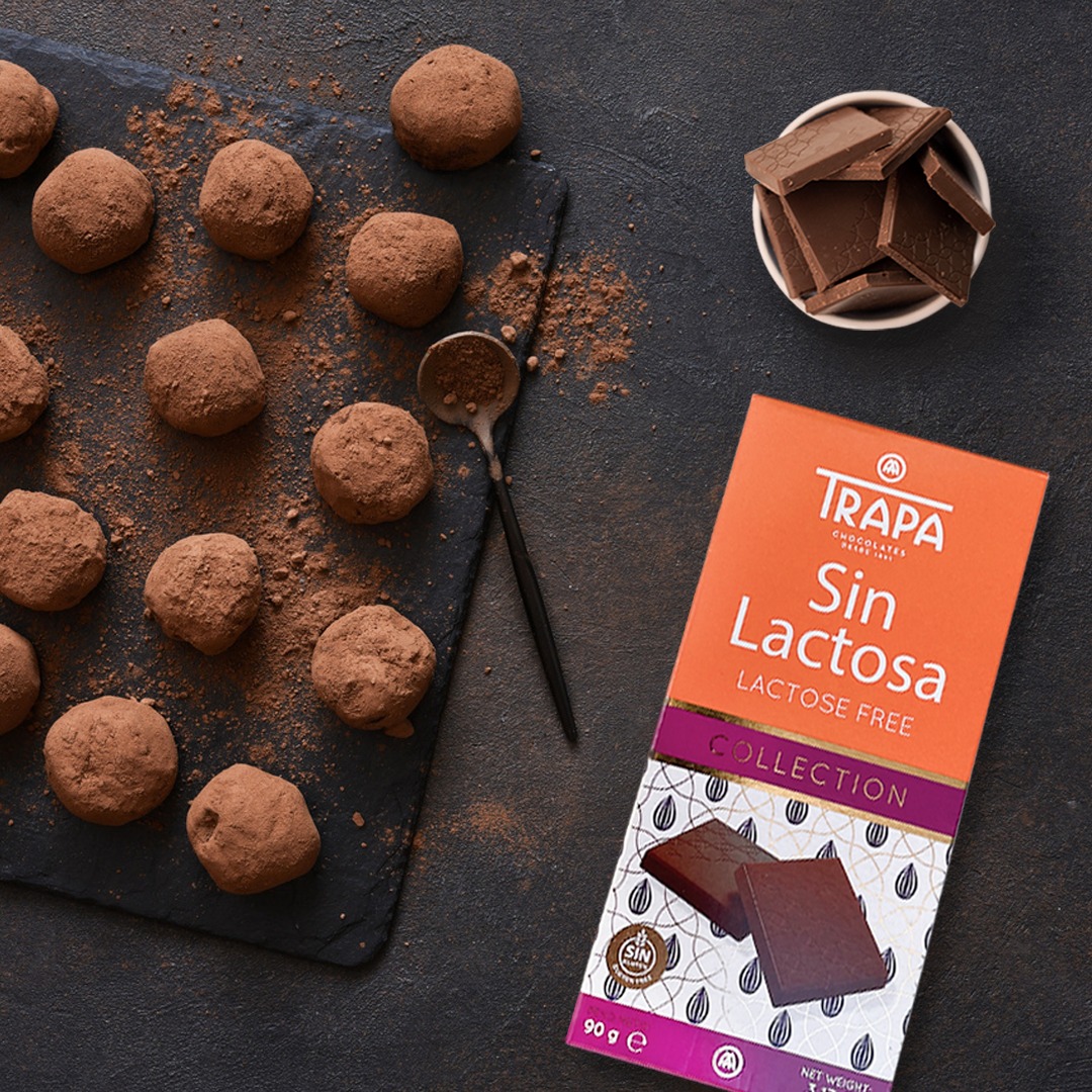 chocolatestrapa's tweet photo. #RecetaDeVerano 🧡Trufas de #ChocolateSinLactosa 🧡 Mezcla 1 tableta de #TrapaCollection Sin Lactosa, 3 cdas de azúcar de coco, 3 cdas de aceite de coco, 125 ml de leche de coco y una pizca de sal. Deja enfriar, forma bolas y cubre con chocolate en polvo #ChocolatesTrapa https://t.co/OCf4NH02TY