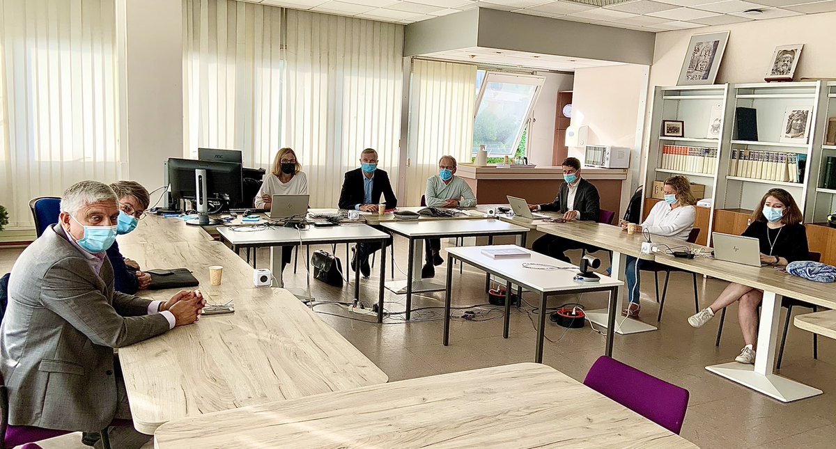 Yann Bubien (@yannbubien) on Twitter photo Cellule de crise ce matin <a href="/CHUBordeaux/">CHU de Bordeaux</a> pour surveiller le variant delta #COVID19 et redire qu’il faut se vacciner 💉 Des créneaux disponibles au CHU sur <a href="/keldoc/">KelDoc, la solution de prise de rdv en ligne</a> 😷 #DeltaVariant #VaccinezVous #Bordeaux <a href="/Bordeaux/">Bordeaux</a> <a href="/ARS_NAquit/">ARS Nouvelle-Aquitaine</a> Cellule de crise ce matin <a href="/CHUBordeaux/">CHU de Bordeaux</a> pour surveiller le variant delta #COVID19 et redire qu’il faut se vacciner 💉 Des créneaux disponibles au CHU sur <a href="/keldoc/">KelDoc, la solution de prise de rdv en ligne</a> 😷 #DeltaVariant #VaccinezVous #Bordeaux <a href="/Bordeaux/">Bordeaux</a> <a href="/ARS_NAquit/">ARS Nouvelle-Aquitaine</a>