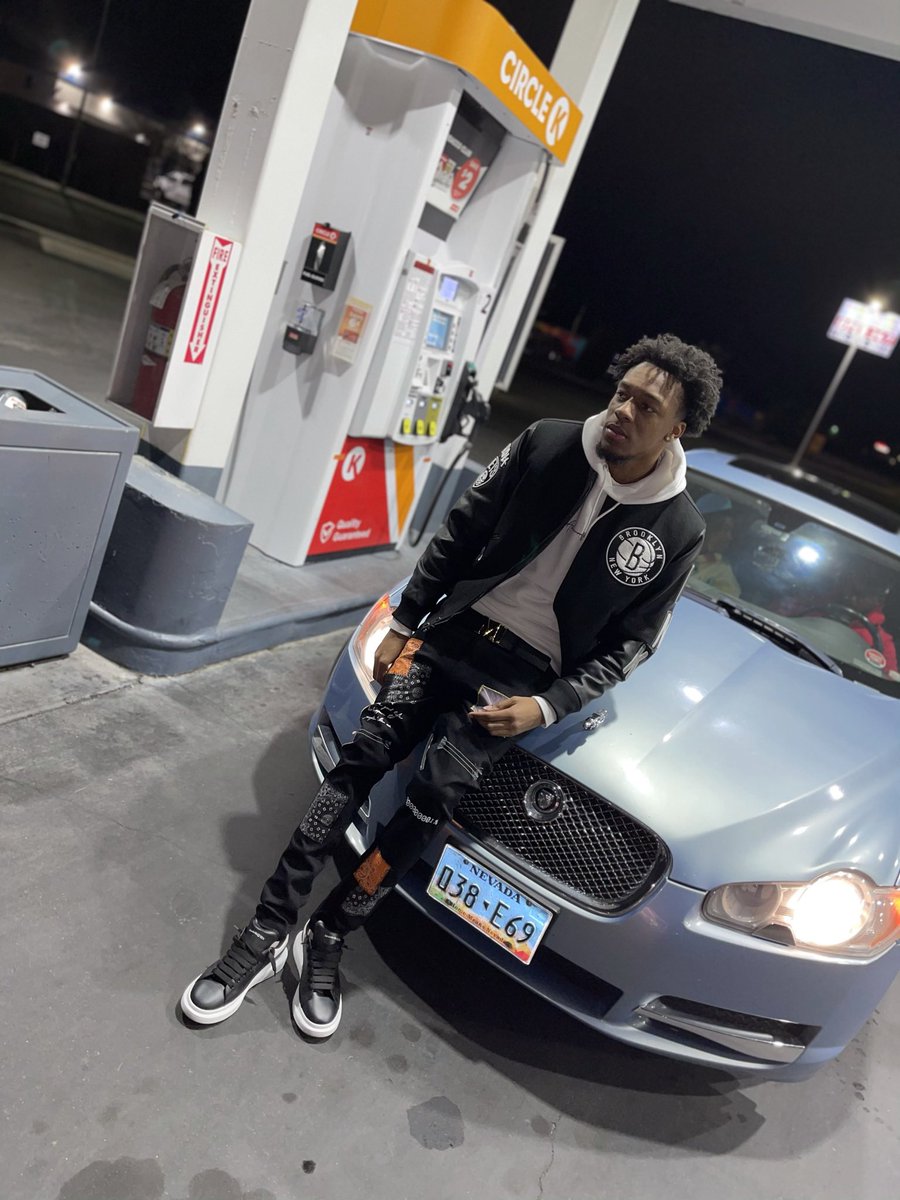 Streeetchhh's tweet photo. Just sayin nat shit different you know?🖤 https://t.co/SbCfrFLqB4