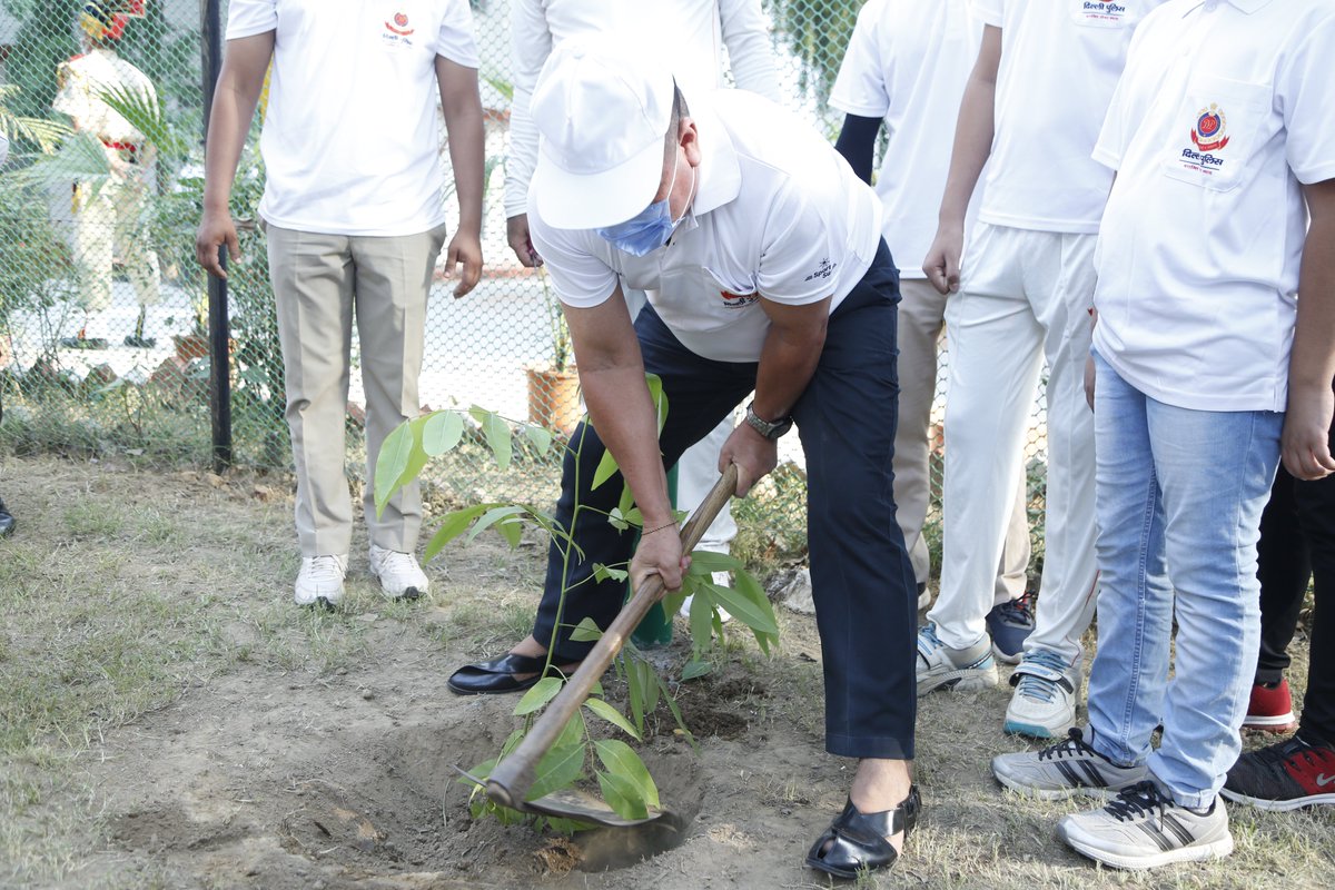 DAPBn's tweet photo. In an endeavor #tosupportenvironment a tree plantation drive was organized in Delhi Armed police HQ &amp; Bns. Under the able leadership of SPL CP/AP and total of 3000 saplings were planted with the motivational words of SPL CP/AP “He/she who plants a tree plants a hope” 
@CPDelhi https://t.co/xsISjSJxUG