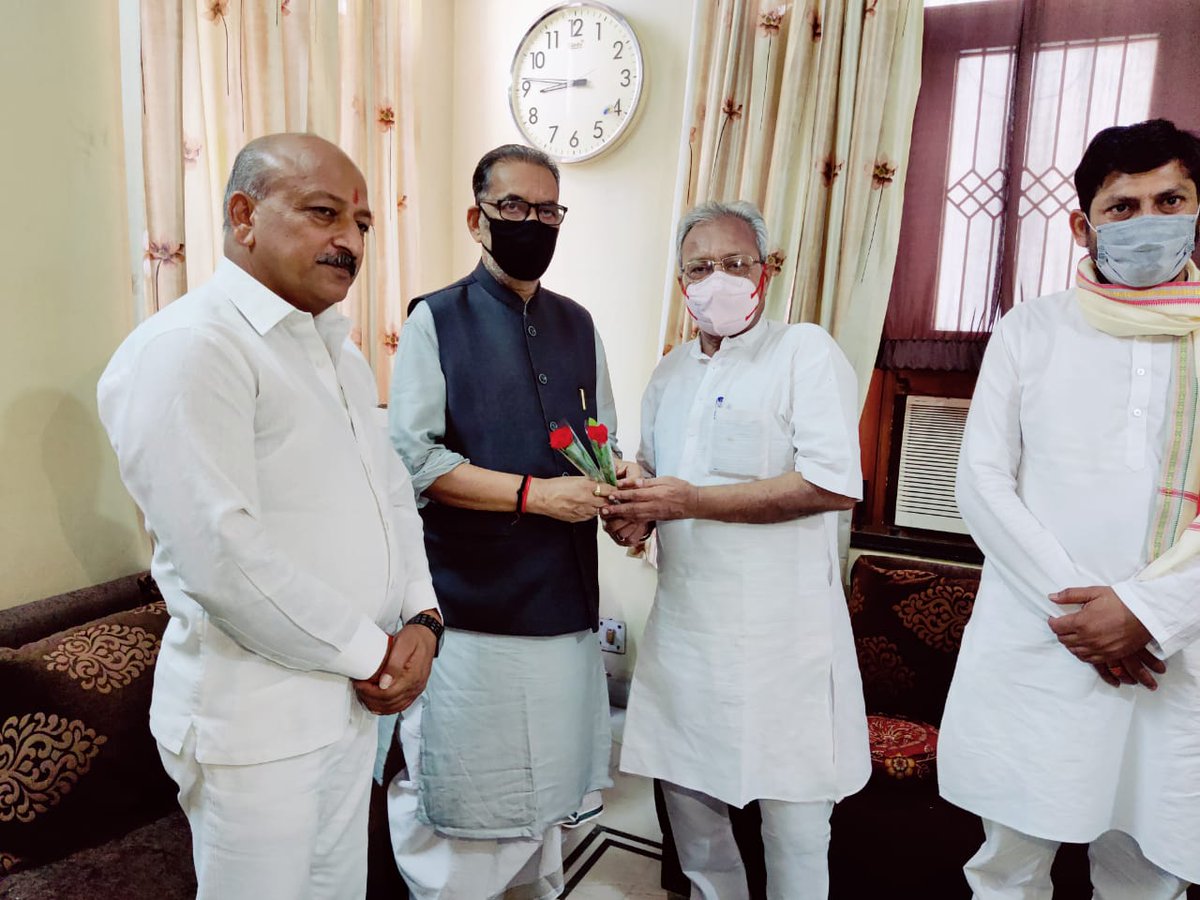 LKBajpaiBJP's tweet photo. भारतीय जनता पार्टी के राष्ट्रीय उपाध्यक्ष, भाजपा उत्तर प्रदेश के प्रभारी, पूर्व केंद्रीय मंत्री व मोतिहारी से सांसद माननीय श्री @RadhamohanBJP जी का आज आवास पर आगमन हुआ। https://t.co/8SUGQcppFY