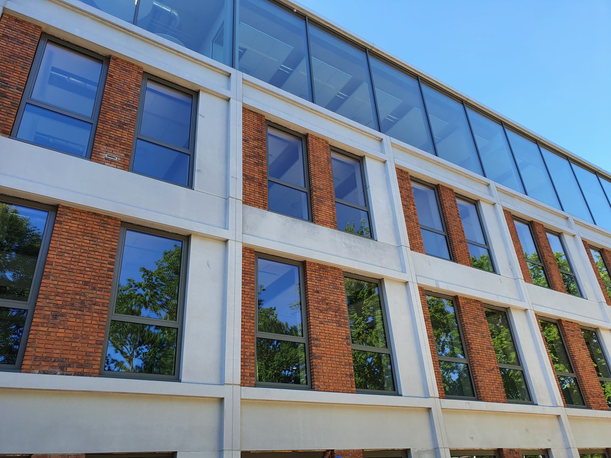 Het Stedelijk College in Eindhoven wordt prachtig! Stabiel Management was verantwoordelijk voor de engineering, het projectmanagement en de complete realisatie, inclusief productie en montage, van het prefab betonnen casco. stabielmanagement.nl/projecten/sted…