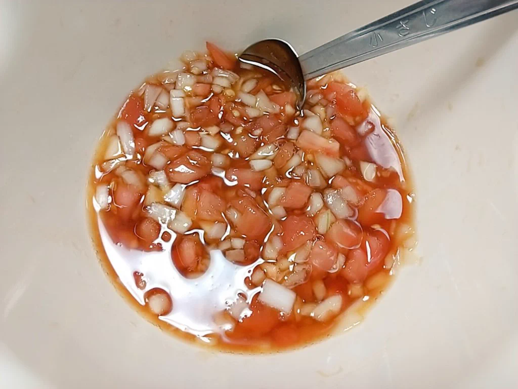 夏にぴったりトマトソース🍅
麦ライス@HG7654321 さんのサッパリソースレシピです🎵
チキンソテーにそのままかけたり大葉トッピングも美味しい😋
いろんな食材に合いますしチョイ足しの幅も広いので覚えて損はないレシピですね👍
#おうちごはん 
#Twitter家庭料理部 
#料理好きと繋がりたい  