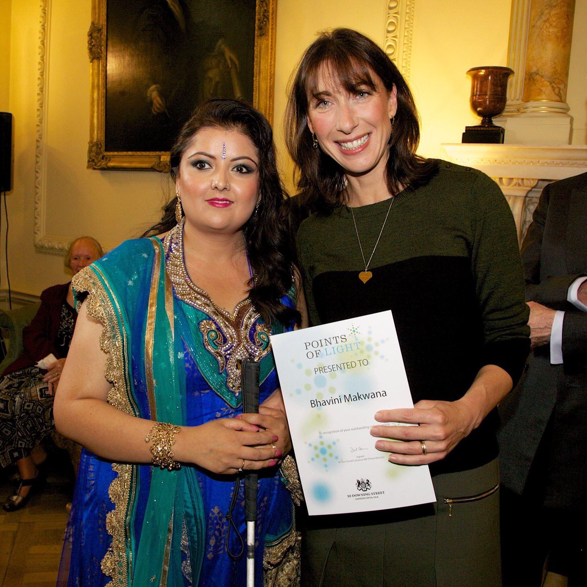 bhavini_makwana's tweet image. The morning after the night before, #5years 
Receiving #PointOfLight award  @10DowningStreet by Samantha Cameron on behalf of the UK Prime Minister at that time! #MemorableEvening #Grateful #Humble #Thankful #SightLoss #BAME #Awareness @RetinaUK @Paresh_Makwana1 #MrAndMrsPM