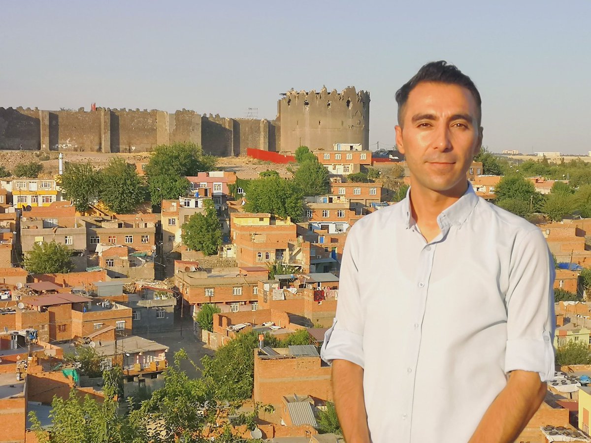 mucahityolcu's tweet photo. Diyarbakır Surları'nın en güzel izlendiği Benusen'de gün batımına denk gelmişken... 
#Diyarbakır #sur #benusen #burç #tarih #turizm #UNESCO #travel #Turkey #instanice #nofilter https://t.co/GnFRAc12cx