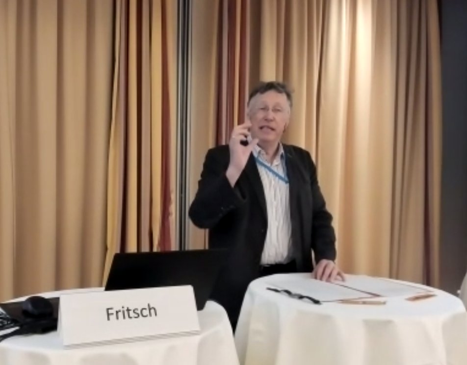 BMU Regierungsdirektor Peter Fritsch eröffnet den 2. Tag des #DFNS 2021 mit seiner Keynote "Anmerkungen zum Klima-Urteil des Bundesverfassungsgerichts" #LeibnizIOER #IOER <a href="/DRESDEN_concept/">DRESDEN-concept</a> dfns2021.ioer.info/programm/