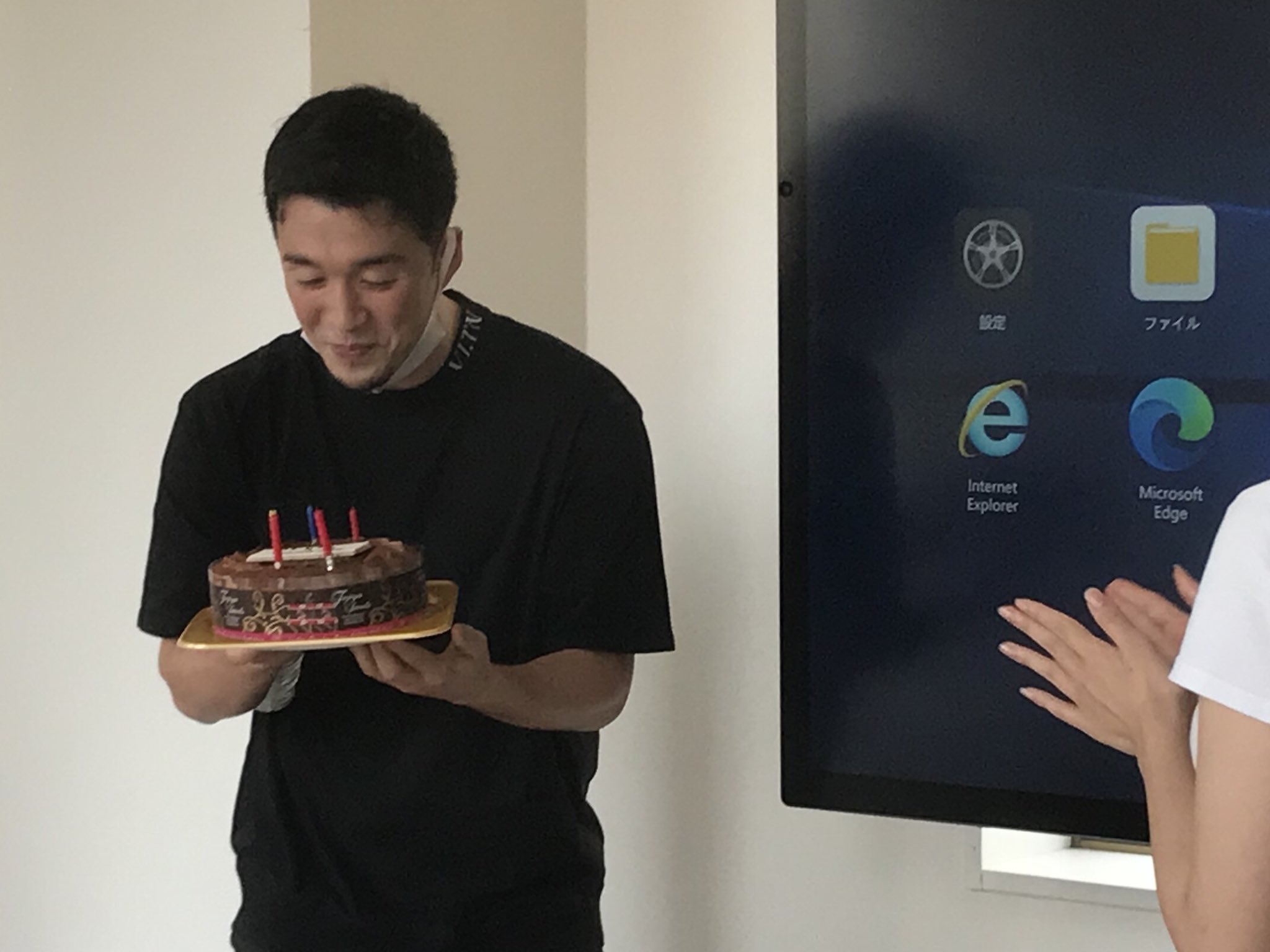 フリースクール Yume School 川崎校 田渡凌選手を囲んで みんなでピザパーティー 誕生日前夜祭の昨日は ケーキで サプライズもしました 喜んでくれてよかったです 本日 お誕生日おめでとうございます Yumeschool フリースクール 田渡凌