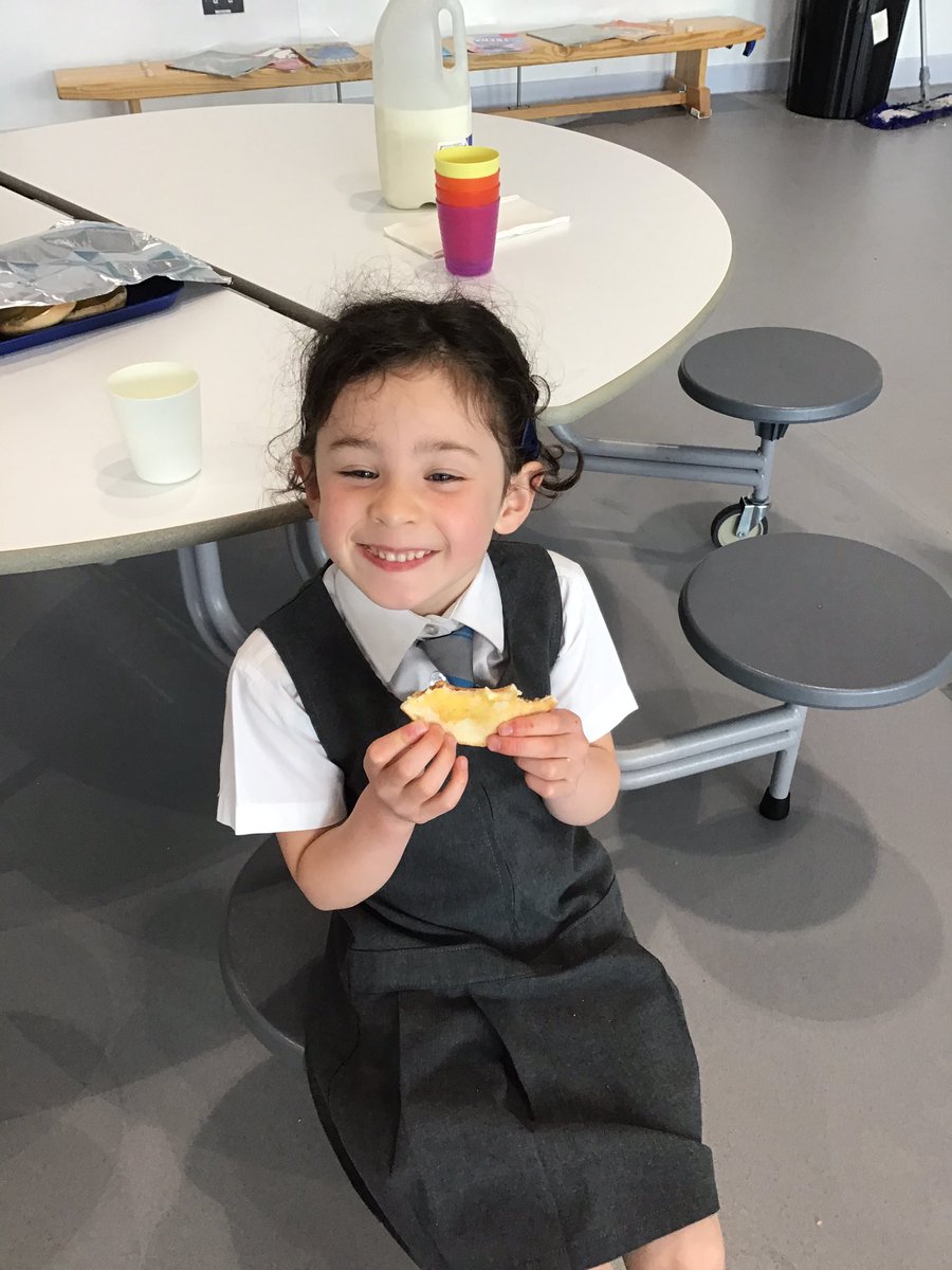 CHPSKidsClub's tweet photo. Have a great Tuesday everyone,🌼lots of energy this morning, ready for day two of sports week! 🤸🏻🥇#CHPSKIDSCLUB https://t.co/8XwraOISZ9