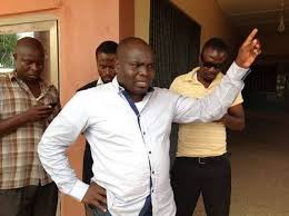 JJCubes's tweet photo. The MCE of Ejura. #WeGoDemonstrate #WeAreAllKaaka #RIPKAAKA #FixTheCountry #FixTheCountryNow #FixthecountryGhana #FixTheCountry #FixTheCountryNow #FixthecountryGhana #FixTheCountry #FixTheCountryNow #FixthecountryGhana #FixTheCountry #FixTheCountryNow #FixthecountryGhana https://t.co/Yo4eernMBO