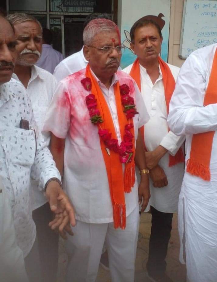 ખૂબ ખૂબ અભિનંદન.. ડોક્ટર (પ્રજાપતિ) સાહેબ
#તળાજા_પ્રજાપતિ_સમાજનું_ગૌરવ..
તળાજા નગરપાલિકા અધ્યક્ષ પદે તળાજા શહેર ભાજપના યશસ્વી અધ્યક્ષ શ્રી ડો. મારડિયા સાહેબની નિમણૂક થતાં ખૂબ ખૂબ અભિનંદન અને શુભેચ્છાઓ...