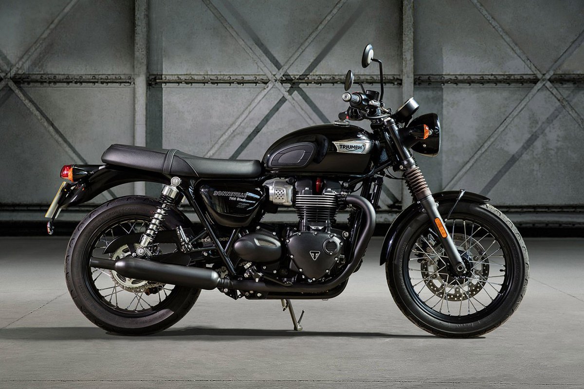 100 years of #motorcycles Random bike of the day:
#Triumph T100 #Bonneville 2017.
This is the third generation Bonneville began in 2001 and continues to the present. 
900cc, #parallelTwin 54HP, 80Nm, 220kg, 1450mm 
motoralbum.hu/index.php?/cat…