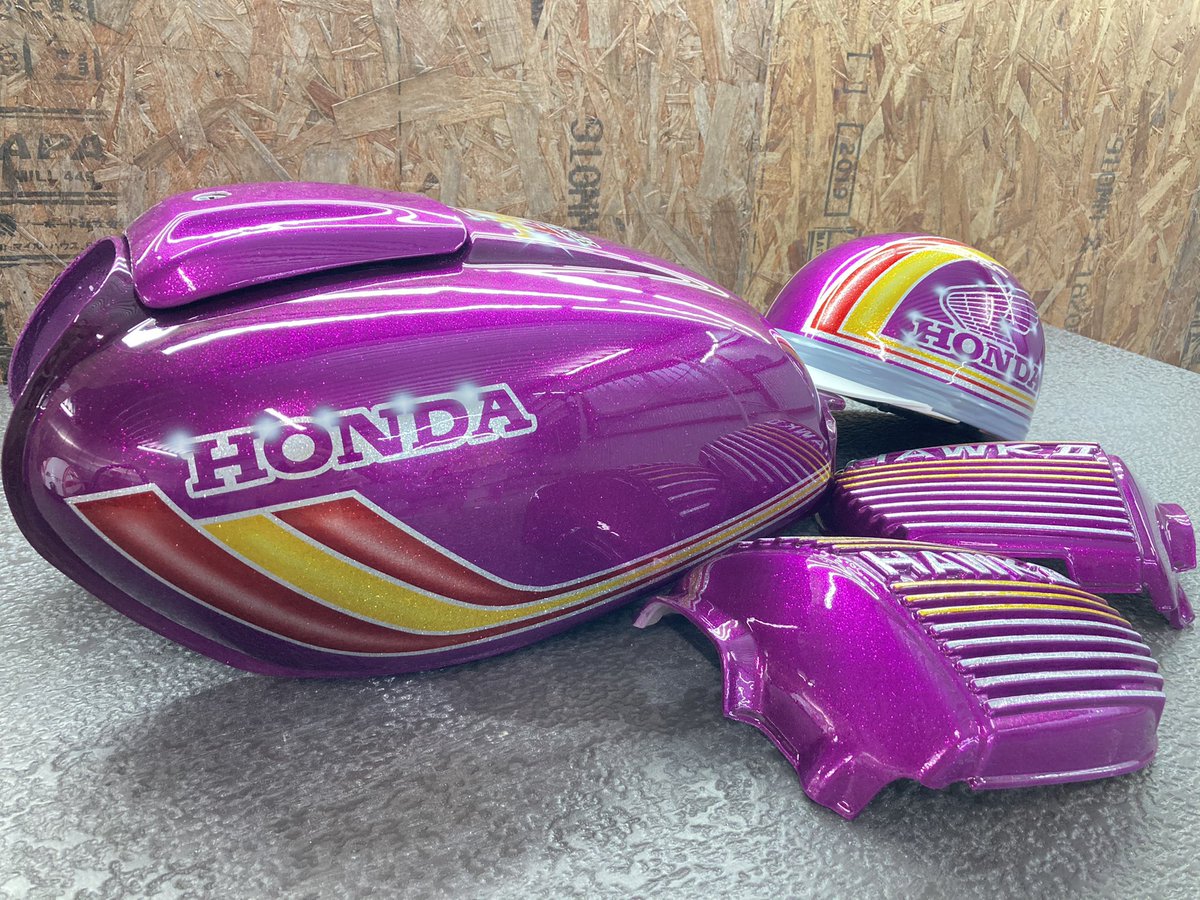 ট ইট র カスタムコルク半 バイク塗装 カスタムペイント トミイズ ホーク の外装とそれに合わせてコルク半も塗らせていただきました コルク半 Cb400t Cb250t ホーク2 バブ カスタムペイント バイク塗装