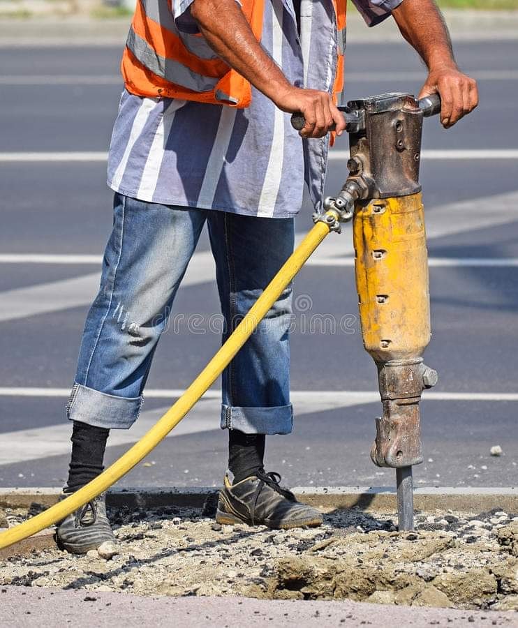 👷INFORMACIÓ SOBRE L'ORDENANÇA DE SOROLL A L'ESTIU

✅Juliol

🔇Només s'autoritzaran treballs amb ús de maquinària pesant i/o percussors manuals que sobrepassen el nivell de 85 dBA de 10 a 14 hores en dies laborables.

✅Agost

🔇Prohibida maquinària que sobrepasse els 85 dBA.