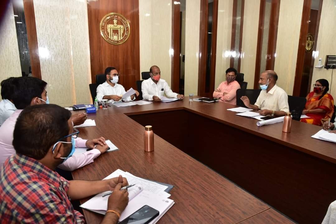 bandisanjay_bjp's tweet photo. Conducted a meeting along with @Collector_KNR, @AdditionalColl, NHAI officials and land acquisition officers and other concerned authorities to review the progress of NH 563 connecting Jagityal - Karimnagar - Warangal and discussed on land acquisition. https://t.co/3OFoBw20NC