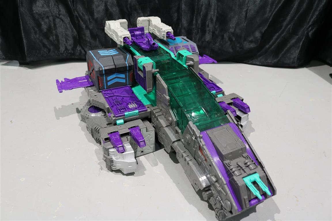 FunbieStudios's tweet photo. Here's the #Autopod in action linked up with Trypticon in station mode.
And also, loaded up in pod mode along with the earlier Autopod Command Centre! 😁
.
.
.
#3dprinted #transformers #addons #CyberBase https://t.co/7i5FKedn5r