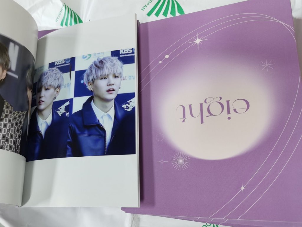 spring030993's tweet photo. 📦 포토북 제작이 완료되었으며 현재 포토북 이외의 굿즈들도 수령중입니다.

완성본인 포토북은 배송 준비 중이며 곧 발송하도록 하겠습니다!
#eight #Eight_With_Suga 💜 https://t.co/ljP7syUeZY