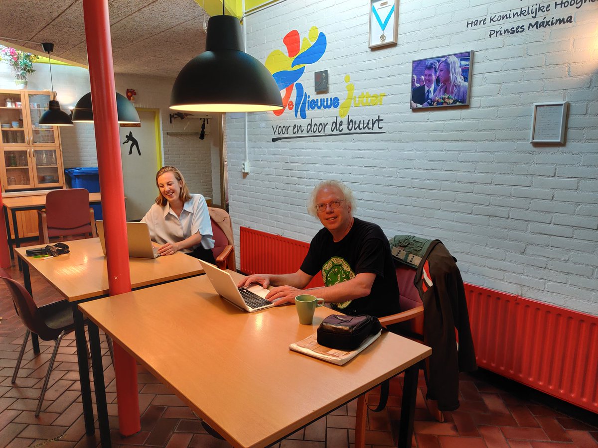 LoogLandaal's tweet image. Vanaf nu ook Wijktafel in De Nieuwe Jutter. Elke dinsdagmorgen zijn er mensen die werken voor de buurt. Gemeente, woningbouwvereniging, wijkagent, sociaal makelaar, vrijwilligers. Wees welkom!