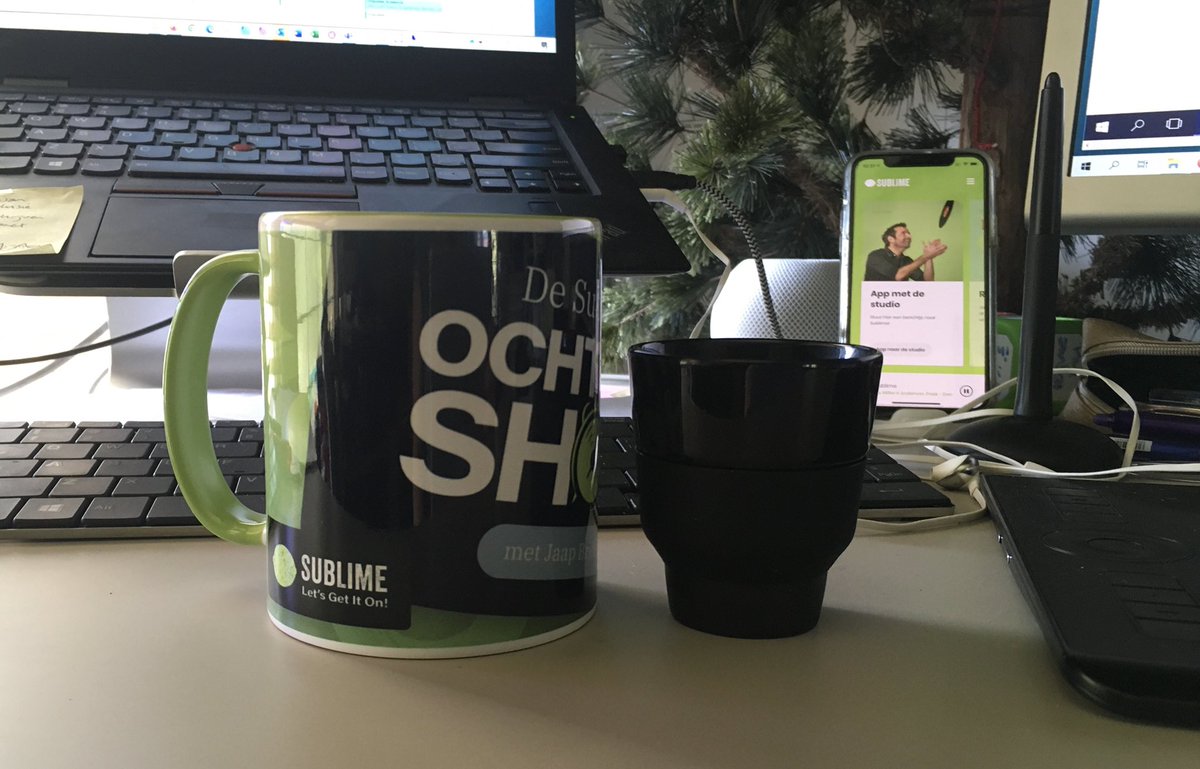 Vorige week was ik een heel etmaal #musicoloog dankzij de quiz van <a href="/jaapbrienen/">Jaap Brienen</a> bij <a href="/Sublime_NL/">Sublime</a>. De bijbehorende trofee in de vorm van een koffiemok is wat aan de royale kant voor een espressodrinker als ik. Maar hij staat ook goed op mijn buro als pennenbak!