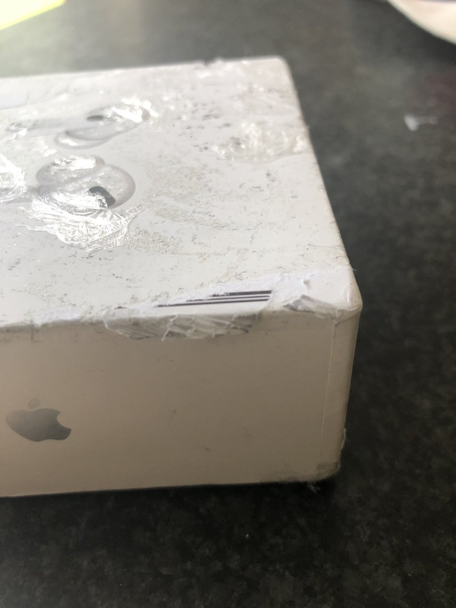 akellyak's tweet photo. @LittlewoodsIRL Thanks for the reply Stewart. I attach the photos here also. Just wondering how any retailer could think this is acceptable. #littlewoods #littlewoodsireland #frustrated @LWI_GAA @littlewoods https://t.co/ZdkYRUcCT3