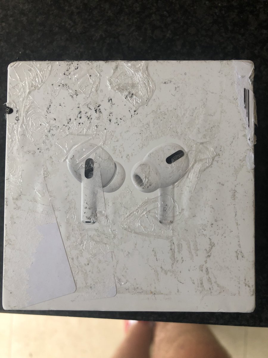 akellyak's tweet photo. @LittlewoodsIRL Thanks for the reply Stewart. I attach the photos here also. Just wondering how any retailer could think this is acceptable. #littlewoods #littlewoodsireland #frustrated @LWI_GAA @littlewoods https://t.co/ZdkYRUcCT3