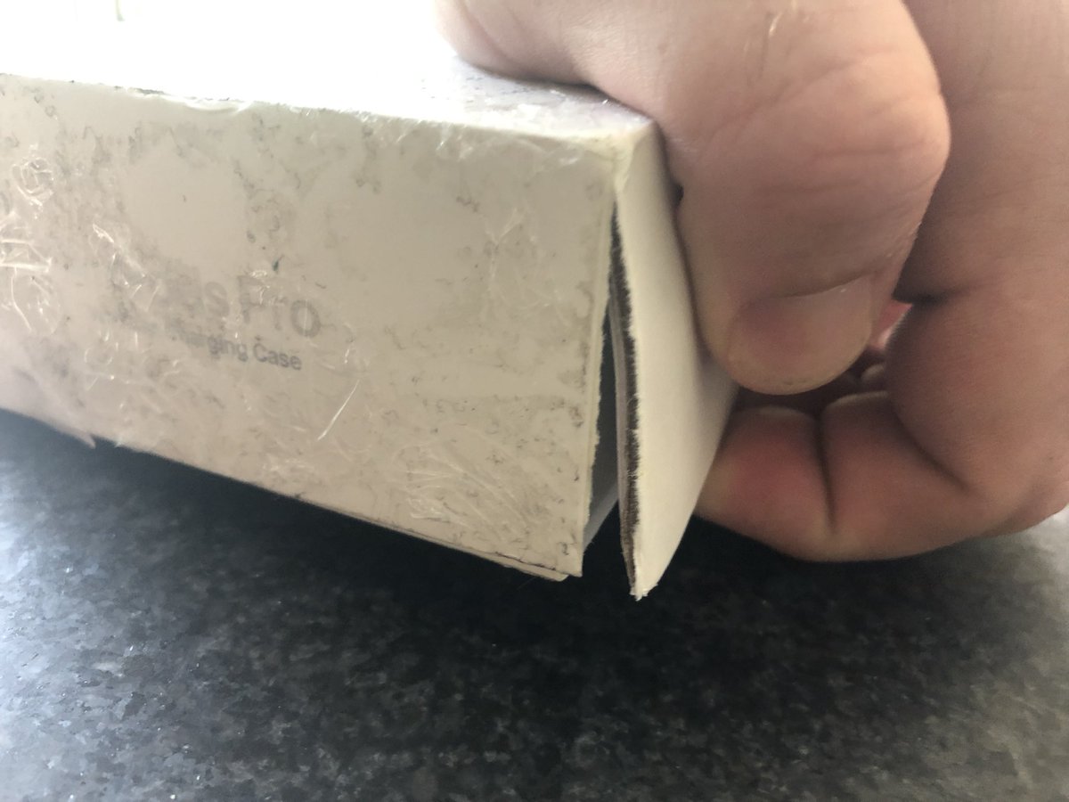 akellyak's tweet photo. @LittlewoodsIRL Thanks for the reply Stewart. I attach the photos here also. Just wondering how any retailer could think this is acceptable. #littlewoods #littlewoodsireland #frustrated @LWI_GAA @littlewoods https://t.co/ZdkYRUcCT3