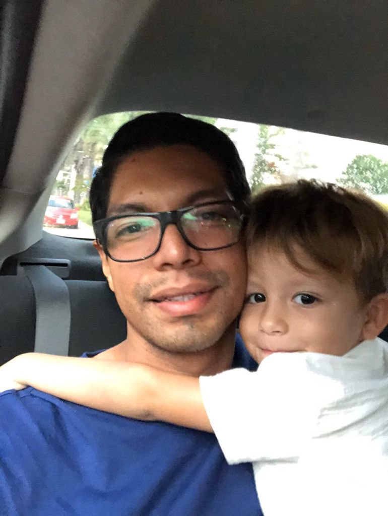 HugOleaC's tweet photo. Tus manos son de un color diferente al de las mías, pero tus caricias son eternas. https://t.co/N3Z7clntIt