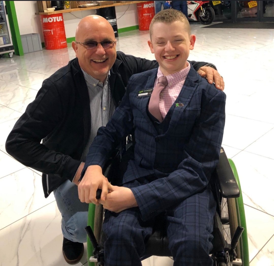 Morning peeps, this is my great friend Alfie @alfiemumford_ I can honestly say I've never meet a more determined strong willed young man as Alfie. Let's all give him a big shout to cheer him up as he's a bit under the weather #notallsupperheroshaveansontheirshits #legand ❤️GWS❤️