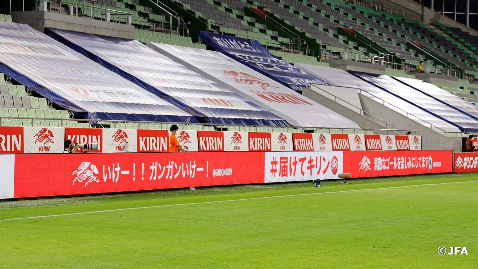キリンビバレッジ 応援は選手から見えていた 6月11日の日本代表戦の試合中に 届けてキリン でツイートを募集 ピッチ横のled看板にリアルタイムで表示して 声援を選手に届けました 詳しくは よろこびがつなぐ物語 へ T Co R9vfwjaezu