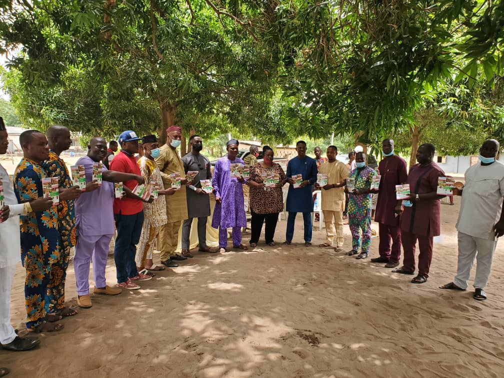 RakDevelopment's tweet photo. SDG Number 4 reminds us that we have a role to play in actualizing quality education and this was our card.
The exercise books were presented by the pioneer of RAK Development Foundation and received by the Executive Chairman of Badagry West L.C.D.A, Hon. Gbenu Joseph.
#rdf #sdgs https://t.co/xPND99ggC4