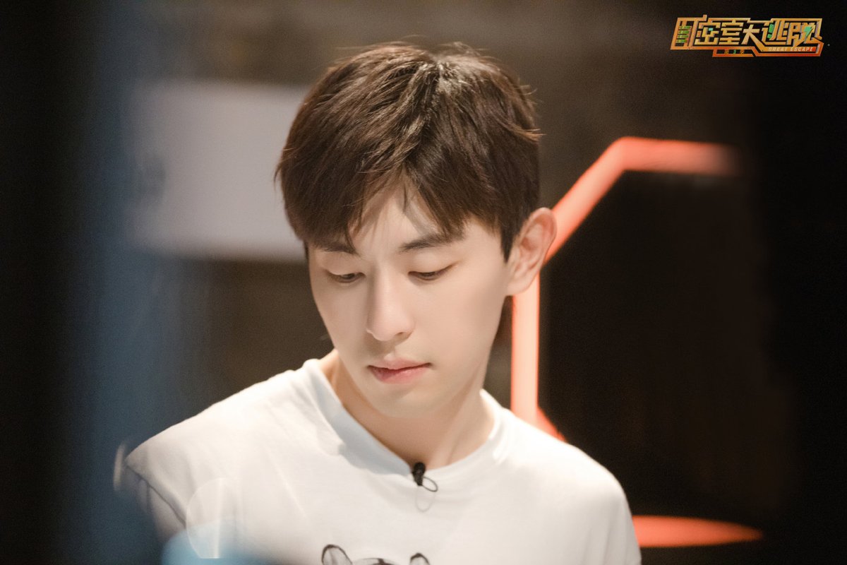 1021allendeng's tweet photo. Deng Lun Studio Weibo update
Stumbled into the mysterious community, looking for lost friends. All black warning! At 18:00 tonight, lock the missing players of Mango TV "Escape Room 3" (Part 1).
#DengLun #邓伦 #allendeng1021 #DLstudio https://t.co/RlvPDnSlle
