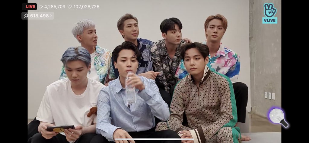 E5CQHsIUYAEY5OP?format=jpg&name=medium