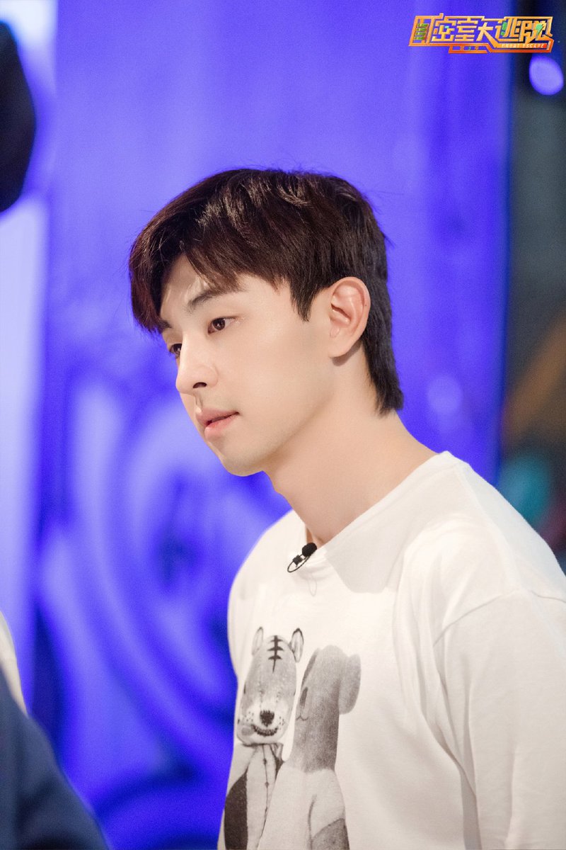 1021allendeng's tweet photo. Deng Lun Studio Weibo update
Stumbled into the mysterious community, looking for lost friends. All black warning! At 18:00 tonight, lock the missing players of Mango TV "Escape Room 3" (Part 1).
#DengLun #邓伦 #allendeng1021 #DLstudio https://t.co/lYzqgUClkT