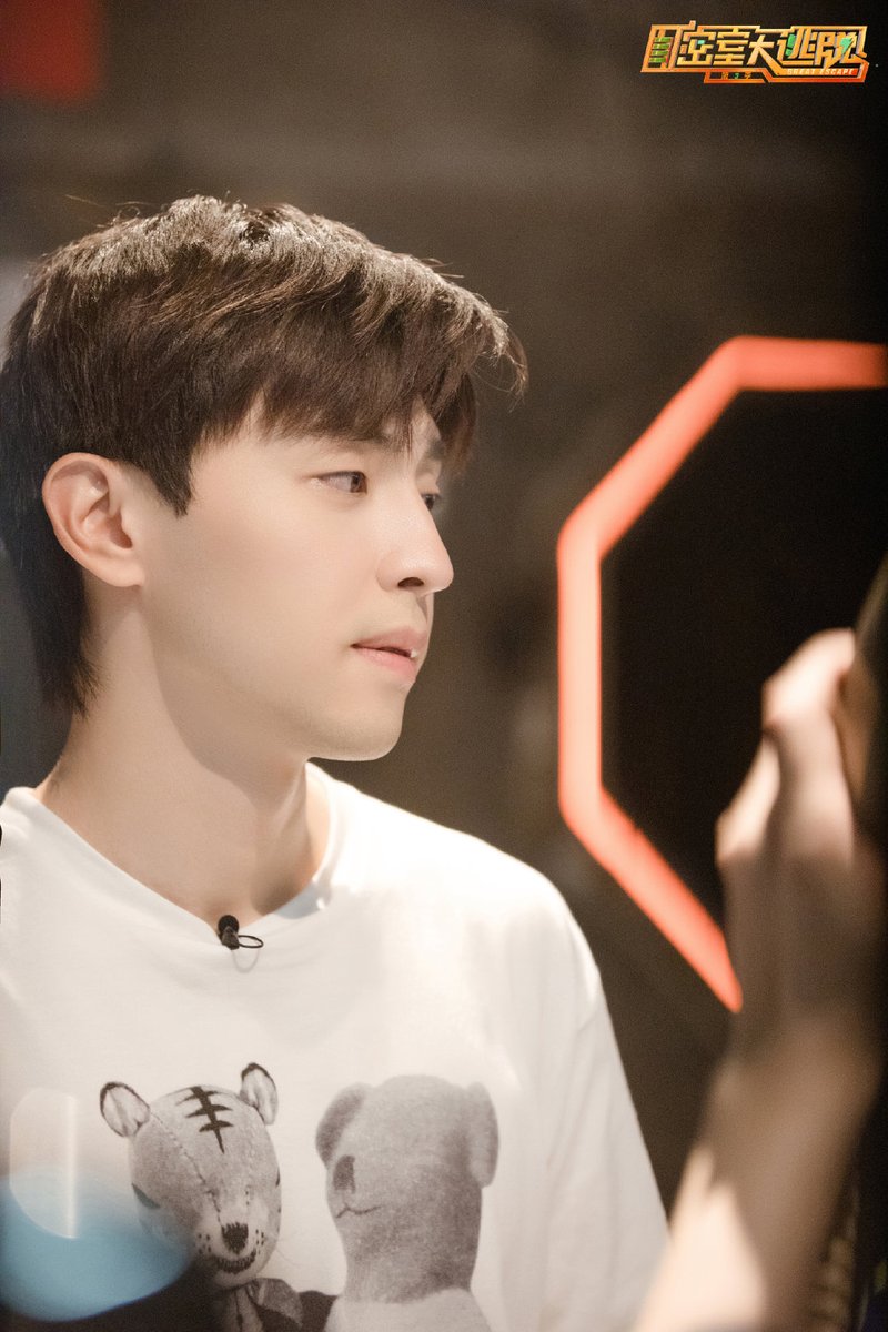 1021allendeng's tweet photo. Deng Lun Studio Weibo update
Stumbled into the mysterious community, looking for lost friends. All black warning! At 18:00 tonight, lock the missing players of Mango TV "Escape Room 3" (Part 1).
#DengLun #邓伦 #allendeng1021 #DLstudio https://t.co/lYzqgUClkT