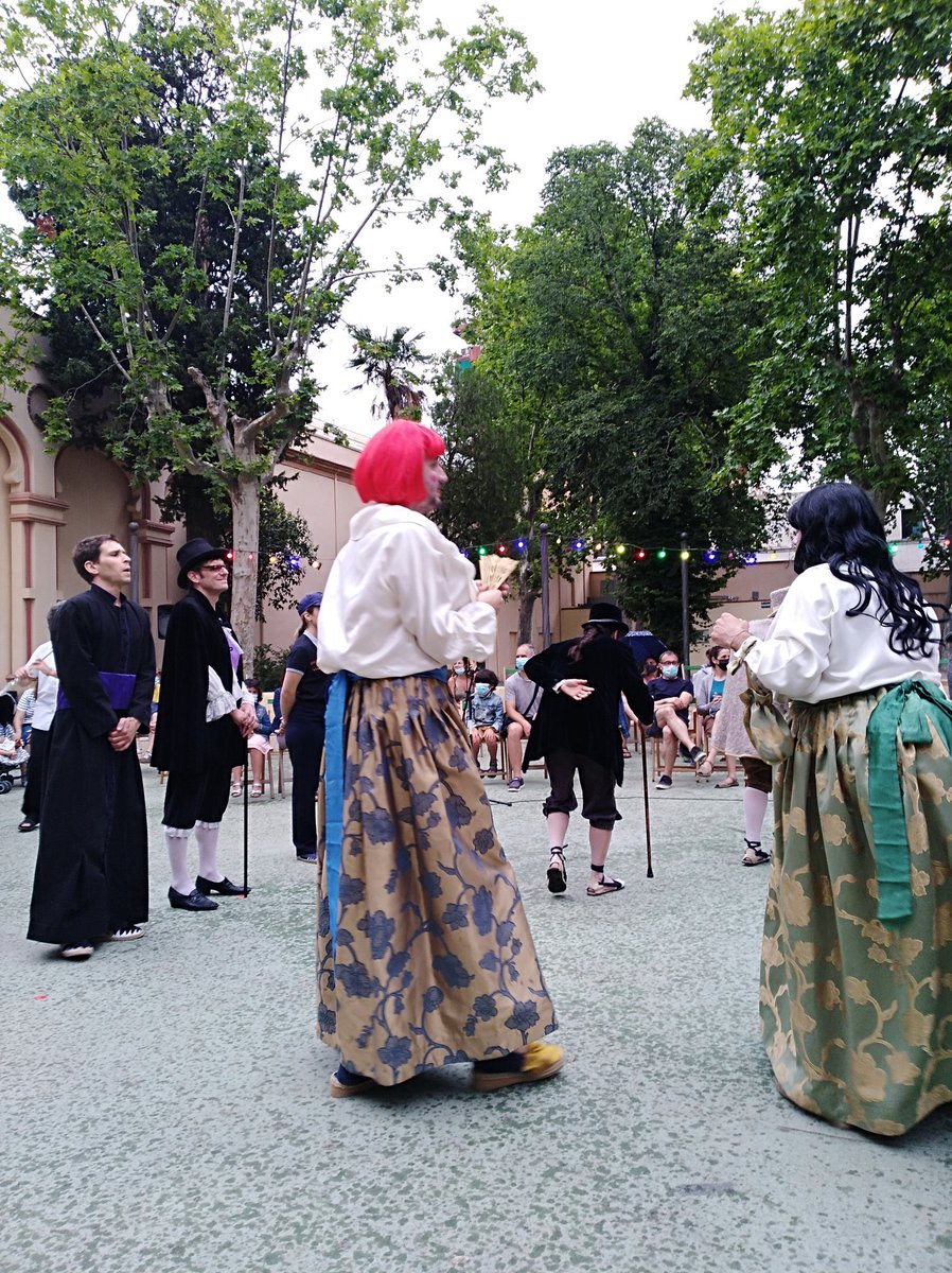BraviumTeatre's tweet photo. 💥Volem donar les gràcies a #DamesiVells, #CanódeFestes, #BalldeGitanes i #BalldePastorets per haver-nos tingut presents en els  seus versots.
Detalls com aquests ens arriben molt, molt endins en moments com els actuals. 
Ens retrobem ben aviat, companyes ❤️ https://t.co/1jYqzBFErU