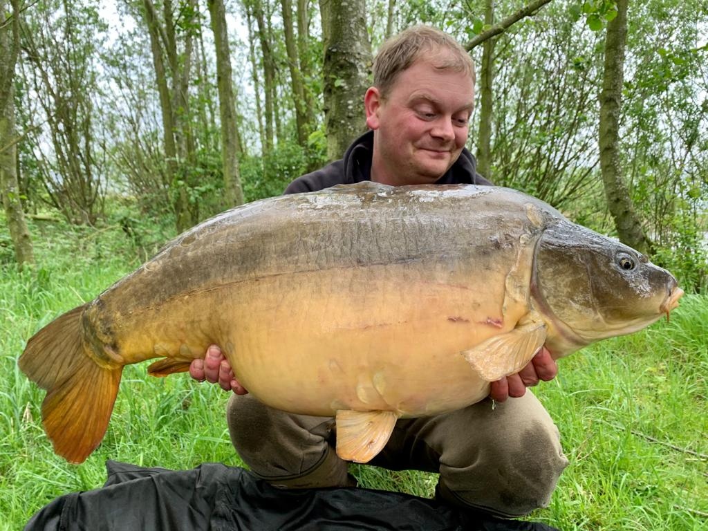 Welcome Warrior for Walker!

Our very own Jon Walker has been out living the dream this weekend having a social session on his syndicate, managing this mega mid 30 mirror over a scattering of boilies on the side of a bar at around 80 yards. 

How did you get on at the weekend?