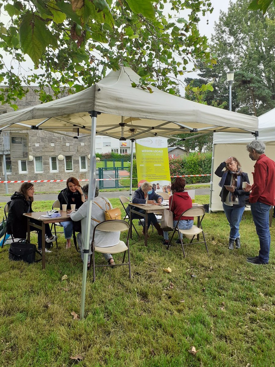 DEFIS_Emploi's tweet photo. #TNQ C'est parti pour Talents de nos quartiers d'été! #Emploi #entreprises #formation #mobilité #numérique on vous attend à côté du centre social #LesAmarres à #Keredern @BrestFr https://t.co/7Fn2Od30Hk