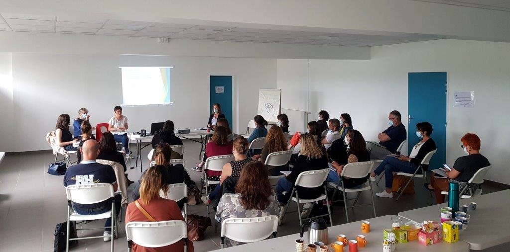 Rencontres avec les SIAE de Haute-Loire. De belles perspectives de travail pour améliorer l'accompagnement des personnes en situation de handicap dans les structures d'insertion !
Merci à tous @DDETSPP, <a href="/Agefiph_/">Agefiph</a> , @pole_emploi , <a href="/MLVelay/">Mission Locale du Velay</a>  
 #Handicap #Emploi #Insertion