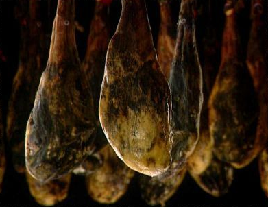 MarcialGuijuelo's tweet photo. ☀ El #jamón ibérico y las #carnes del cerdo ibérico requieren de ciertos cuidados durante el estío de modo que sus excepcionales propiedades organolépticas no sufran ningún menoscabo. En nuestro BLOG te dejamos unos consejos para #conservarlo en #verano https://t.co/CoiS0S5sY7 https://t.co/bqkOfwjzOX