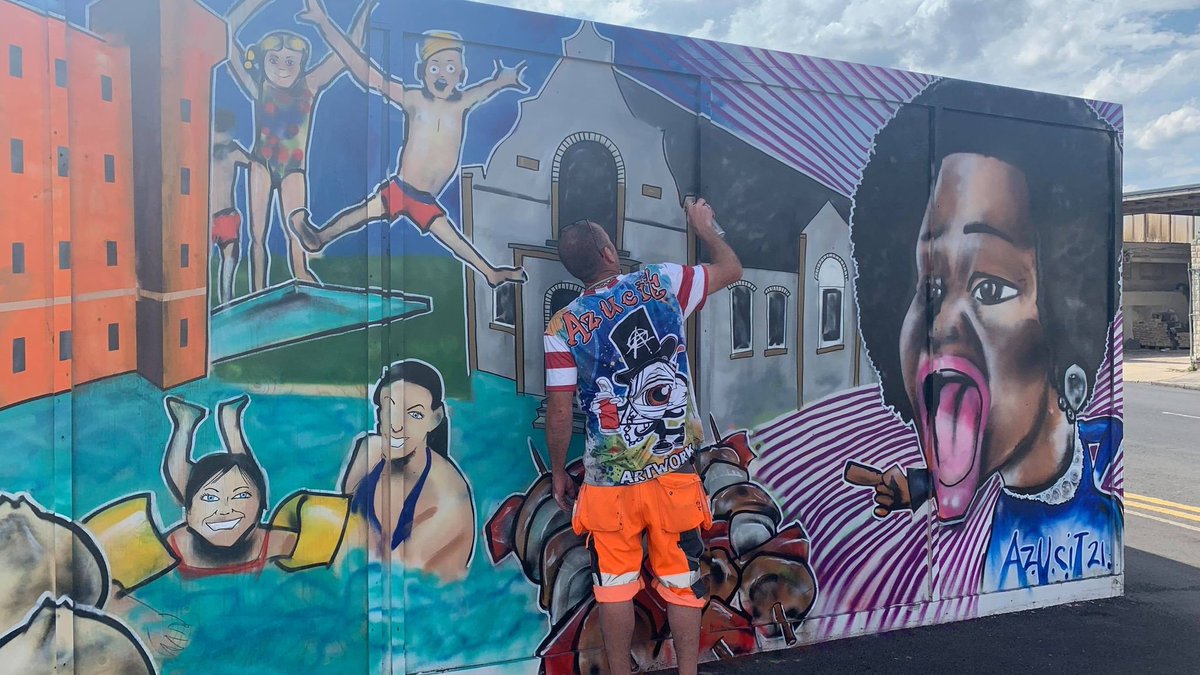 hshaz_reading's tweet photo. Have you spotted our new Oxford Road HSHAZ mural on Bedford Rd yet?
Here's a shot of Arron working on the mural. Arron's done an amazing job spending hours working on this huge space!
Tag us in your selfies if you visit! #HSHAZReading
@ReadingCouncil @HE_SouthEast https://t.co/dbNtj0zT65